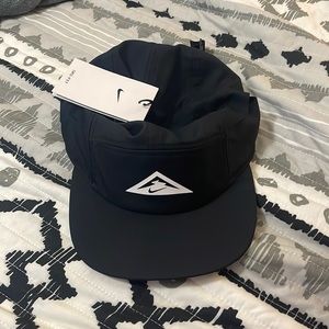 Nike trail hat adult new with tags